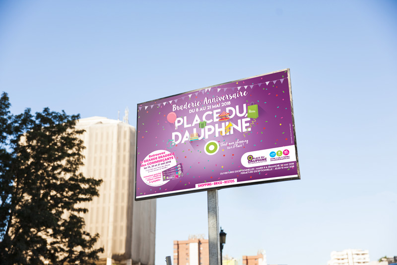 Campagne d'affichage Braderie Anniversaire 2018 Place du Dauphiné - Agence de communication akinai akinaï